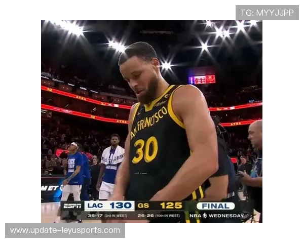 2020年 NBA总冠军赛：库里在关键第三节投中连续四个三分，带队反超局势！